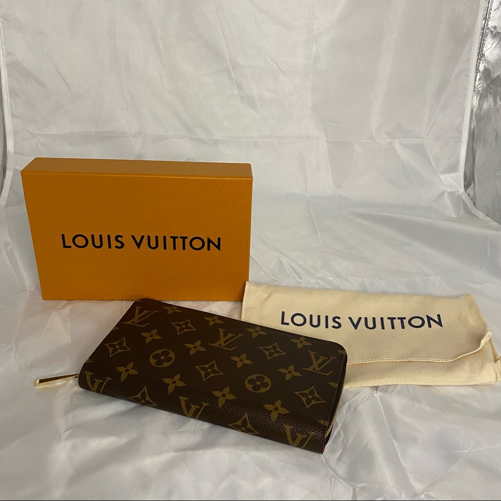 Louis Vuitton Monogram Zippy Wallet